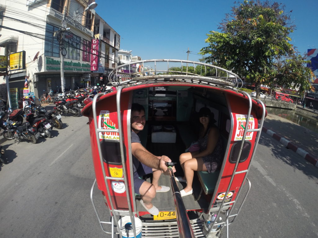 red-car-tailandia