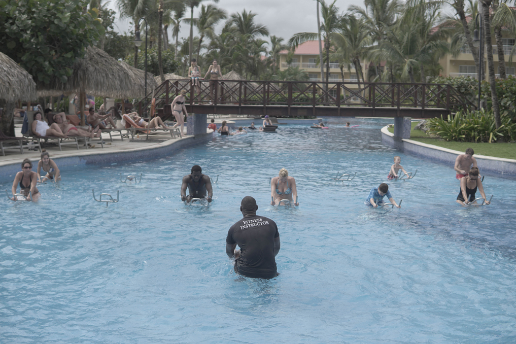 aula de spinning na piscina hotel dreams punta cana