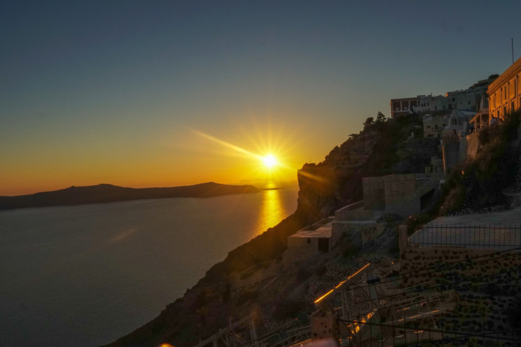 Pôr do sol em Santorini: qual o melhor lugar para assistir?